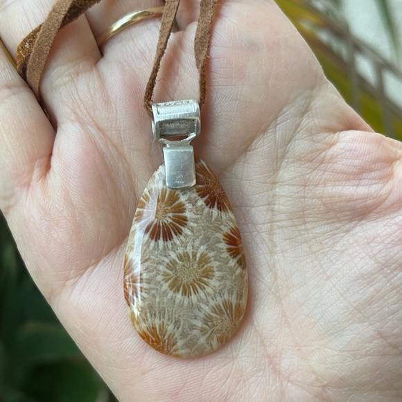 Fossilized coral sterling silver tan suede pendant necklace - Picture 7 of 10